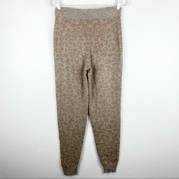 HEARTLOOM Iris Leopard Sweater Joggers, Fawn, XS - Picture 8 of 10